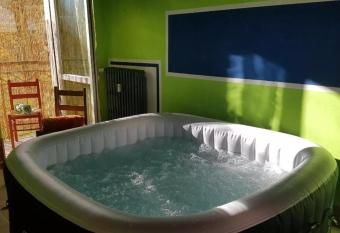 Coccole&Bollicine allows 18 year olds to book a room