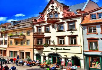 The Dubliner Hotel & Irish Pub has Balcony rooms