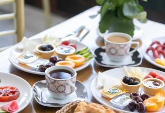 EPHESUS CENTRUM allows 18 year olds to book a room