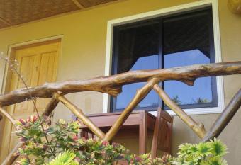 MIKI s Guest House has Balcony rooms