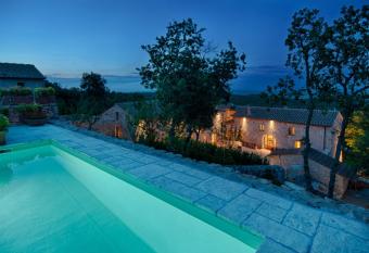 Relais La Costa Historical Residence allows 18 year olds to book a room