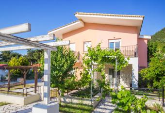 Villa Efi has Balcony rooms