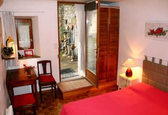 Chambre d H  tes la Poterie allows 18 year olds to book a room