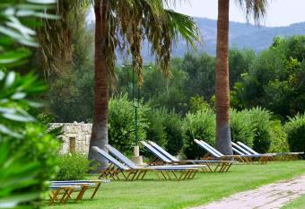 Mousses Apartments & Studios has Balcony rooms