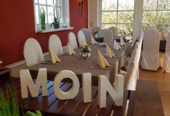 Hotel Schleim  nde allows 18 year olds to book a room