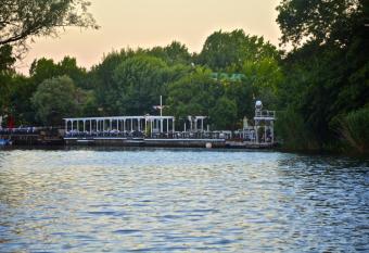 A  va Acquaverde Otel allows 18 year olds to book a room