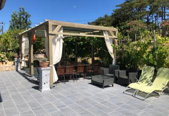 Villa Ester has Balcony rooms