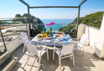 Admiring Amalfi has Balcony rooms