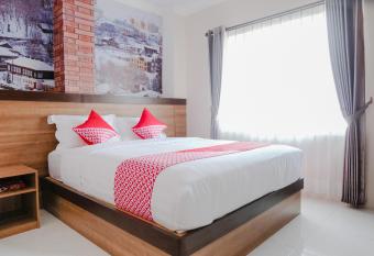 OYO 809 Noura Guest House Syariah allows 18 year olds to book a room