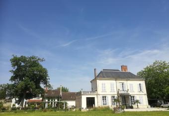 Ch  teau de Courmelois Champagne Guest House has Balcony rooms