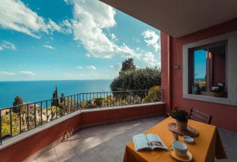 New, modern and charming house has Balcony rooms