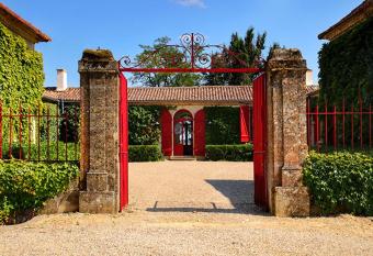 Ch  teau Sigalas Rabaud has Balcony rooms