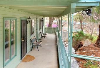 Ramsey Canyon B&B Apartment Suites has Balcony rooms