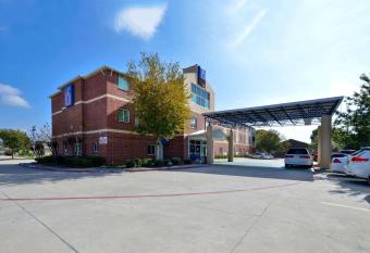 Motel 6-Mckinney, Tx - North allows 18 year olds to book a room