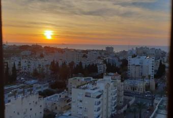 Spacious Apt. w/ Seaview, Fireplace & Netflix allows 18 year olds to book a room