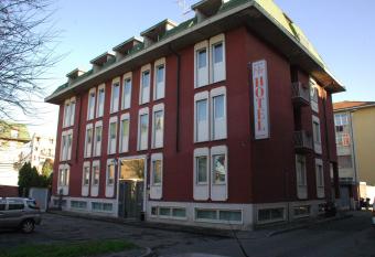 Hotel Kristall allows 18 year olds to book a room