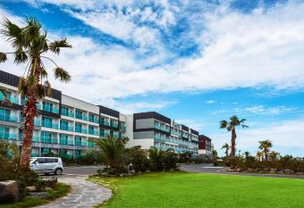 Spring and Autumn Hotel&Resort has Balcony rooms