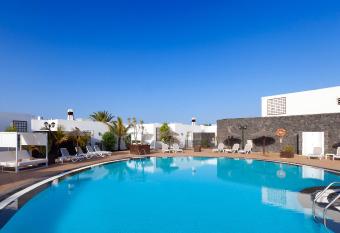 Apartamentos LIVVO Coloradamar allows 18 year olds to book a room