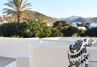 21 luxury apartments has Balcony rooms