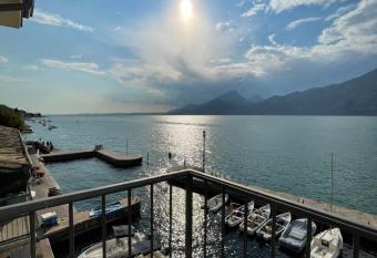 l angolo sul porto has Balcony rooms