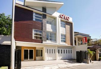 Urbanview Erga Family Residence Syariah Surabaya allows 18 year olds to book a room