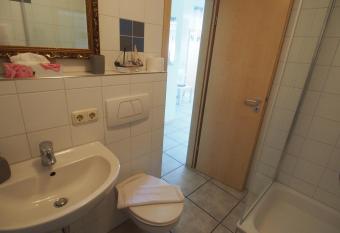 G  stehaus Leuchtturm allows 18 year olds to book a room