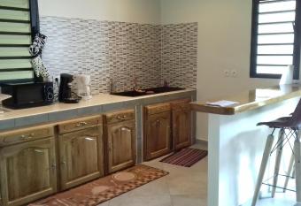 Location meubl   a Salazie allows 18 year olds to book a room