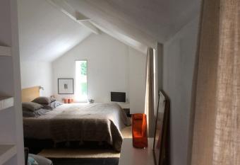 B&B La Ruelle has Balcony rooms