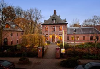 B&B Roosendaelhof allows 18 year olds to book a room