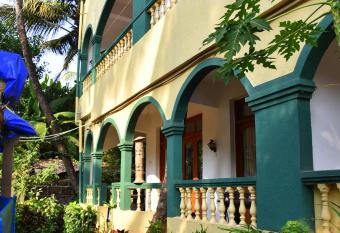 Hotel Kismat Mahal has Smoking/Balcony rooms