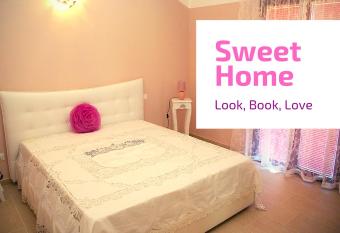 Delicious Holiday Home has Balcony rooms