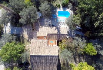 Maison Callas - Villa Margerette allows 18 year olds to book a room