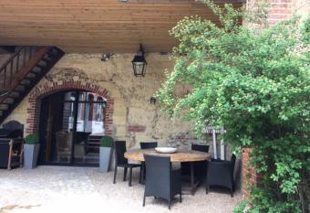 Troglodytes  has Balcony rooms