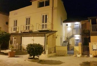 La Casa dei Sogni II allows 18 year olds to book a room