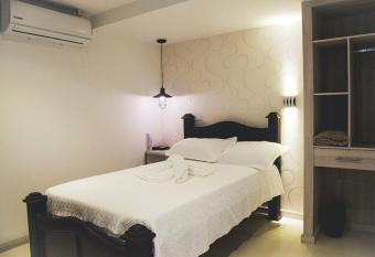 3H HOTEL Av 70 allows 18 year olds to book a room