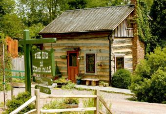 Inn & Spa At Cedar Falls has Balcony rooms