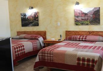 Hurricane Hideaway Lodging has Balcony rooms