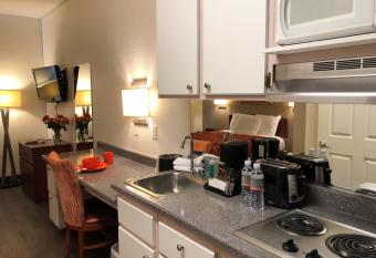 Siegel Select Las Vegas Boulevard allows 18 year olds to book a room