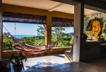 Casa Del Arte - rooms with private and shared bathrooms allows 18 year olds to book a room