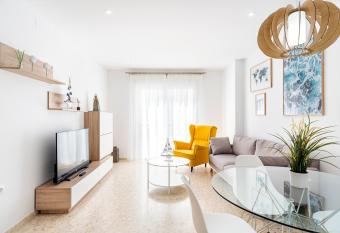 Piso luminoso y muy tranquilo allows 18 year olds to book a room