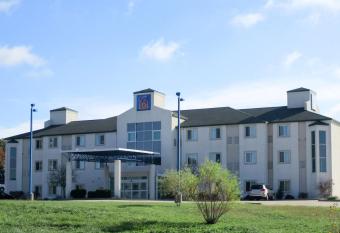 Baymont by Wyndham Kingdom City allows 18 year olds to book a room