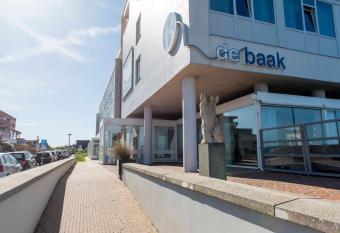 de Baak Seaside allows 18 year olds to book a room