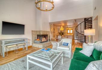 2 Bed 2 Bath Apartment in Avon has Balcony rooms