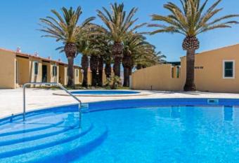 Apartamento con piscina y terraza en Ciutadella, Cala en Blanes has Balcony rooms