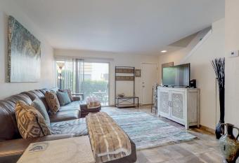 2 Bed 2 Bath Vacation home in Scottsdale has Balcony rooms