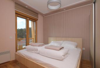 NK11 apartments has rooms with a private hot tub