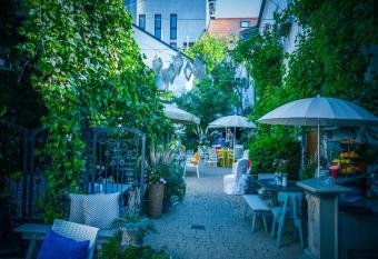 Art Boutique Hotel B  rgerhaus allows 18 year olds to book a room