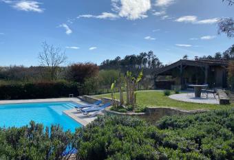 Petite maison Peyrot has Balcony rooms