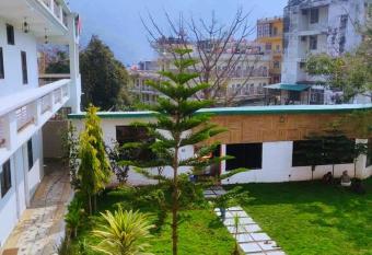 Shivansh Inn Resort allows 18 year olds to book a room