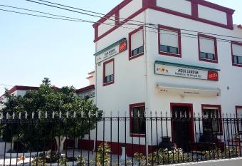 Aqui Jardim allows 18 year olds to book a room